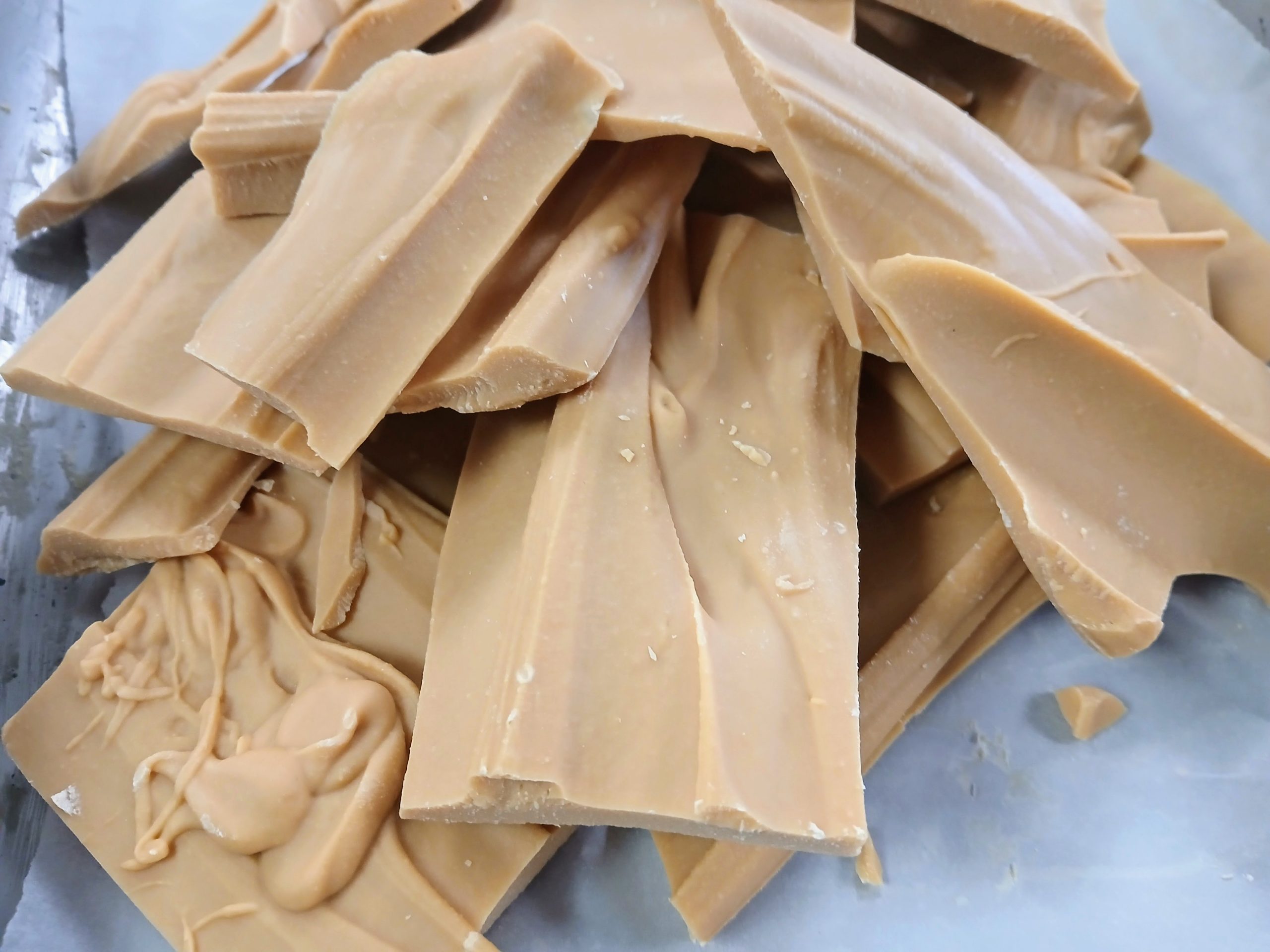 Caramelised white chocolate